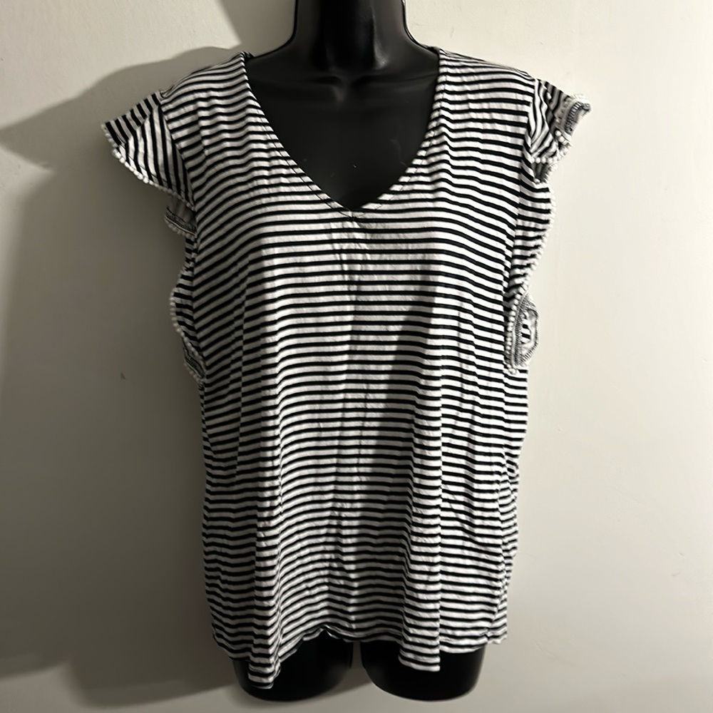 Ann Taylor XL black & white striped v neck short sleeve w white cap detail